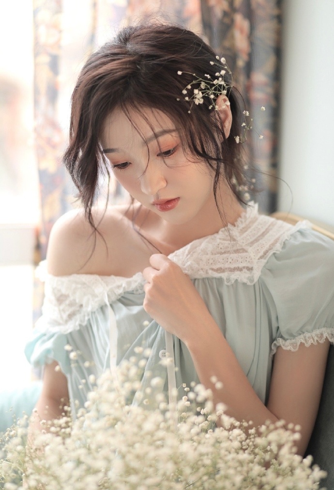 《被裁掉的女孩》女主角方桃子与易梦玲神似引发热议